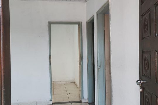 Sala de casa à venda com 2 quartos, 183m² em Vila Carmosina, São Paulo