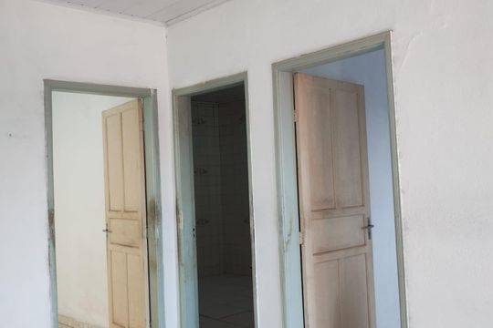Sala de casa à venda com 2 quartos, 183m² em Vila Carmosina, São Paulo