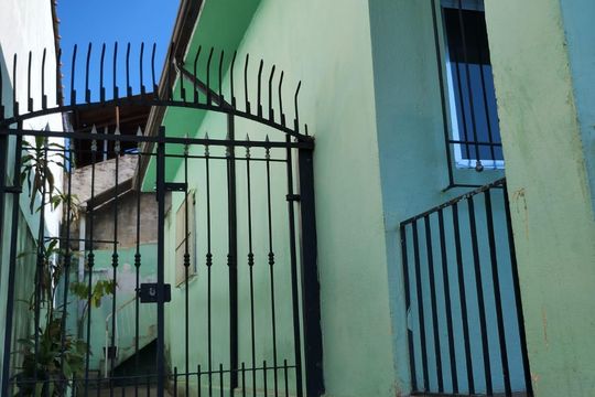 Área externa de casa à venda com 2 quartos, 183m² em Vila Carmosina, São Paulo