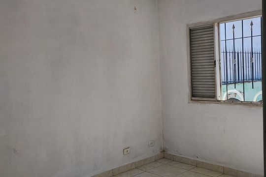 Quarto de casa à venda com 2 quartos, 183m² em Vila Carmosina, São Paulo