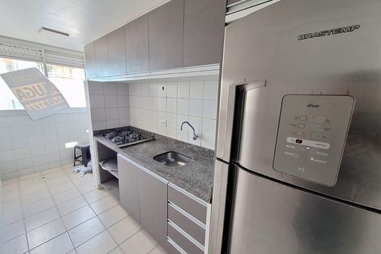Cozinha de apartamento para alugar com 2 quartos, 70m² em Centro, Florianópolis