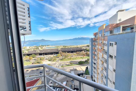 Varanda de apartamento para alugar com 2 quartos, 70m² em Centro, Florianópolis
