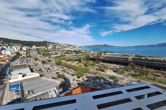 Varanda de apartamento para alugar com 2 quartos, 70m² em Centro, Florianópolis