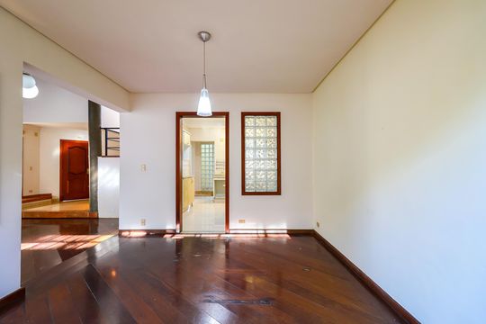 Casa para alugar com 3 quartos, 250m² em Jardim Londrina, São Paulo