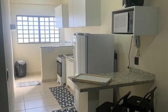 Cozinha de apartamento para alugar com 1 quarto, 42m² em Jardim da Luz, Goiânia