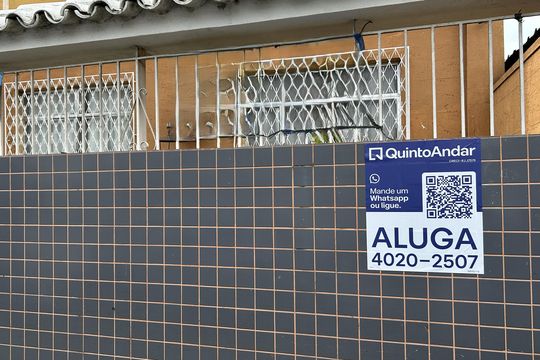 Fachada + placa de apartamento para alugar com 2 quartos, 65m² em Encantado, Rio de Janeiro