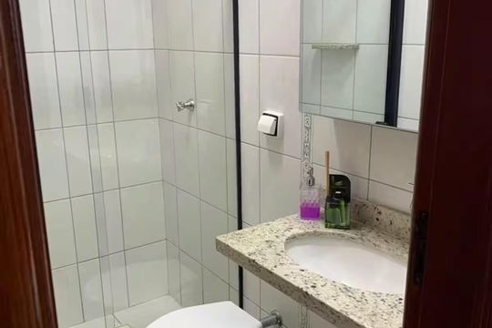 Banheiro de apartamento para alugar com 1 quarto, 42m² em Jardim da Luz, Goiânia