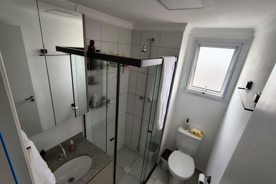Banheiro de apartamento à venda com 3 quartos, 55m² em Lapa de Baixo, São Paulo