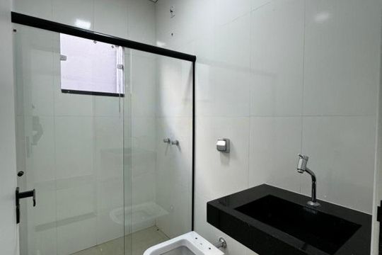 Banheiro 2 de casa para alugar com 3 quartos, 230m² em Novo Mundo, Uberlândia