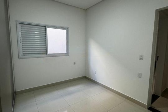 Quarto de casa para alugar com 3 quartos, 230m² em Novo Mundo, Uberlândia