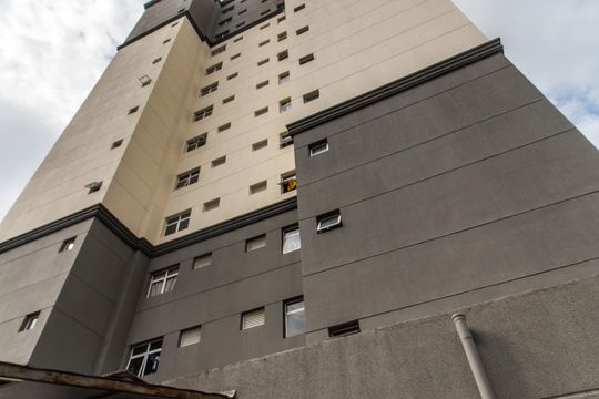 Fachada do bloco de apartamento para alugar com 2 quartos, 64m² em Vila Creti, Barueri