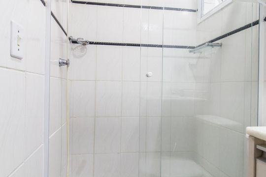 Banheiro 2 de apartamento para alugar com 2 quartos, 64m² em Vila Creti, Barueri