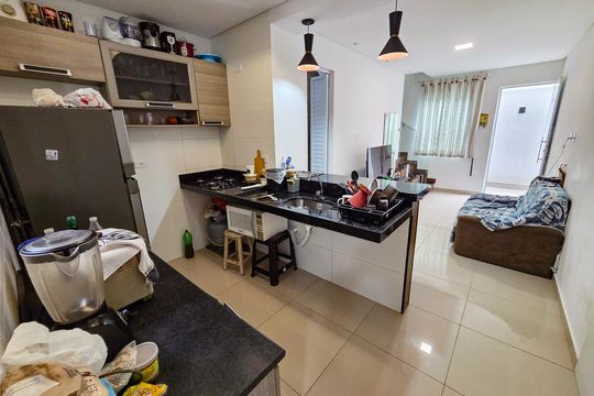 Cozinha de casa de condomínio para alugar com 2 quartos, 70m² em Vila Tupi, Praia Grande