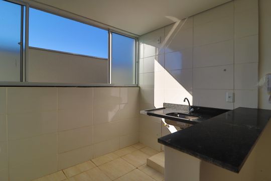 Cozinha de apartamento para alugar com 2 quartos, 50m² em Jardim Europa, Uberlândia