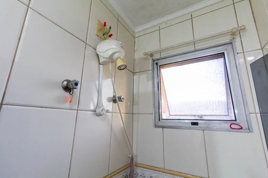 Banheiro de casa de condomínio para alugar com 3 quartos, 72m² em Jardim Danfer, São Paulo