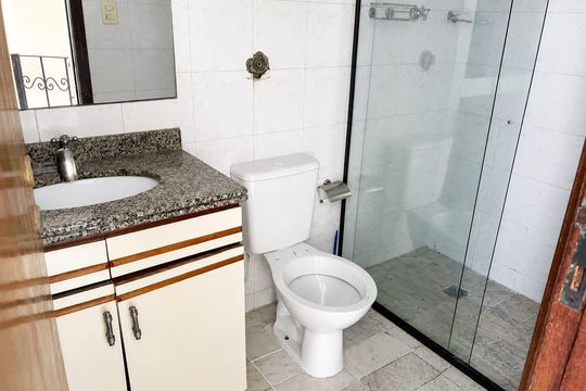 Banheiro de casa para alugar com 2 quartos, 120m² em Quintino Bocaiúva, Rio de Janeiro
