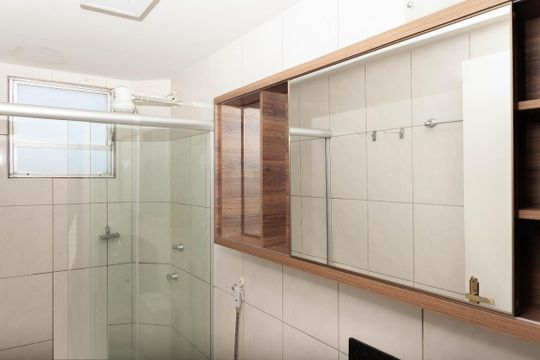 Banheiro social de apartamento para alugar com 3 quartos, 67m² em Lídice, Uberlândia