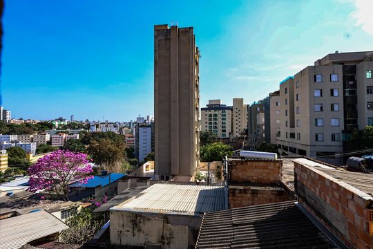 Vista da Suíte de casa para alugar com 4 quartos, 240m² em Grajaú, Belo Horizonte