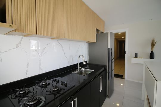 Cozinha de apartamento à venda com 2 quartos, 43m² em Anil, Rio de Janeiro