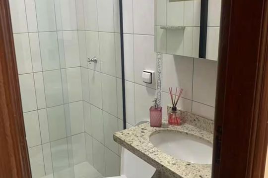 Banheiro de apartamento para alugar com 1 quarto, 54m² em Jardim da Luz, Goiânia