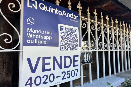 Placa QuintoAndar  de casa à venda com 3 quartos, 180m² em Serrano, Belo Horizonte