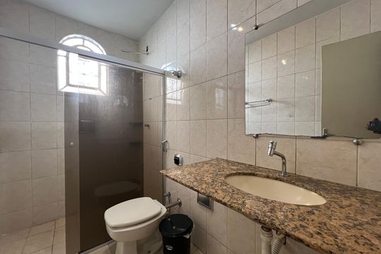 Banheiro Social de casa à venda com 3 quartos, 180m² em Serrano, Belo Horizonte