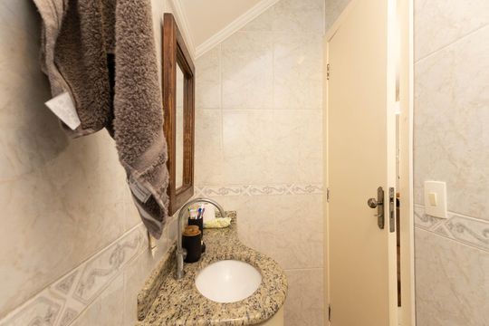 Lavabo de casa de condomínio para alugar com 3 quartos, 200m² em Vila Mazzei, São Paulo