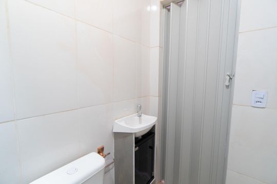 Banheiro de kitnet/studio para alugar com 1 quarto, 35m² em Jardim Jabaquara, São Paulo