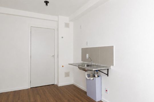 Cozinha de apartamento para alugar com 1 quarto, 25m² em Barra Funda, São Paulo