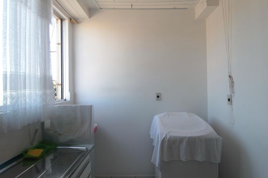 Cozinha e Área de Serviço de apartamento para alugar com 2 quartos, 44m² em Heliópolis, Belo Horizonte