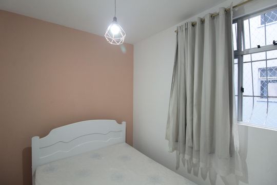Quarto 1 de apartamento para alugar com 2 quartos, 44m² em Heliópolis, Belo Horizonte