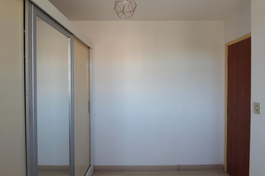 Quarto 2 de apartamento para alugar com 2 quartos, 44m² em Heliópolis, Belo Horizonte