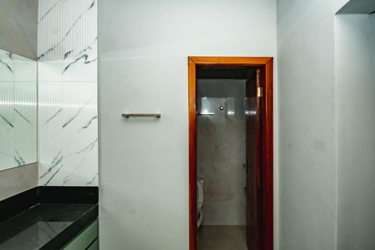 Banheiro social de apartamento para alugar com 2 quartos, 60m² em Santa Monica, Belo Horizonte