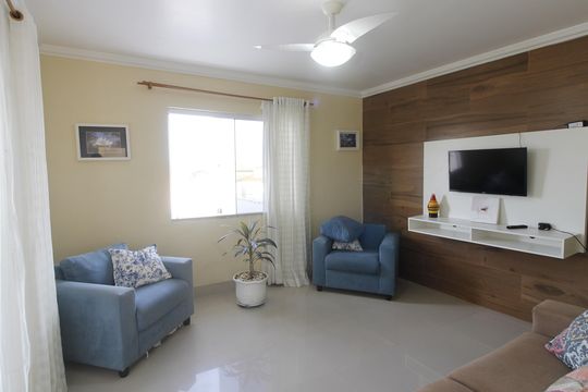 Sala de casa de condomínio para alugar com 4 quartos, 104m² em Ogiva, Cabo Frio