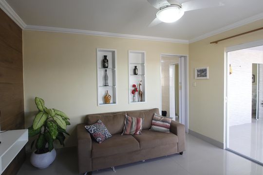 Sala de casa de condomínio para alugar com 4 quartos, 104m² em Ogiva, Cabo Frio