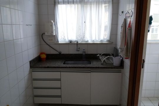 Cozinha de apartamento à venda com 3 quartos, 85m² em Estoril, Belo Horizonte