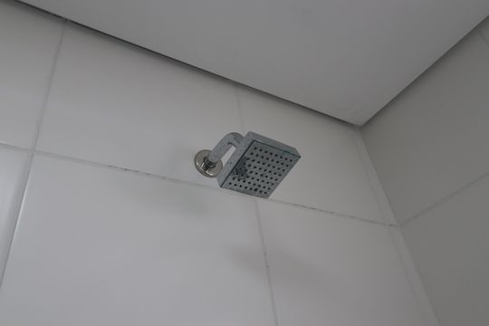 Banheiro social de apartamento para alugar com 2 quartos, 59m² em Utinga, Santo André