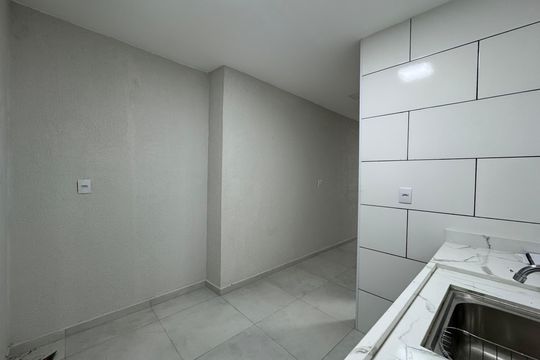 Cozinha de kitnet/studio para alugar com 1 quarto, 25m² em Km 18, Osasco