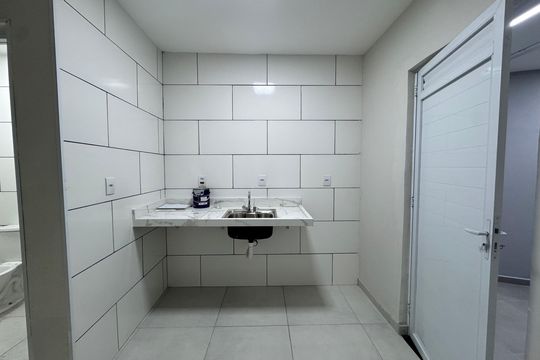 Cozinha de kitnet/studio para alugar com 1 quarto, 25m² em Km 18, Osasco