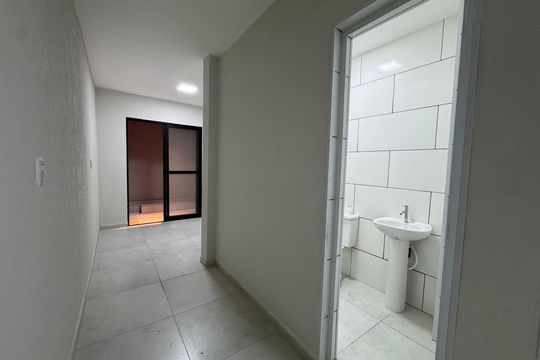 Corredor de kitnet/studio para alugar com 1 quarto, 25m² em Km 18, Osasco