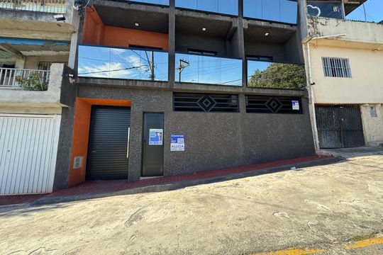 Fachada com PLACA de kitnet/studio para alugar com 1 quarto, 25m² em Km 18, Osasco