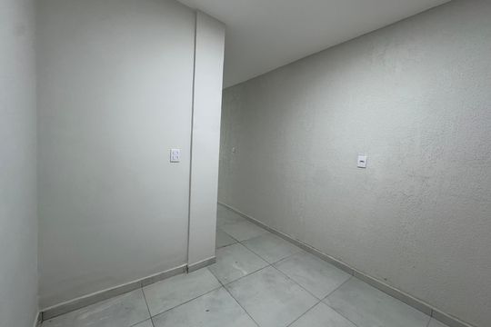 Quarto de kitnet/studio para alugar com 1 quarto, 25m² em Km 18, Osasco