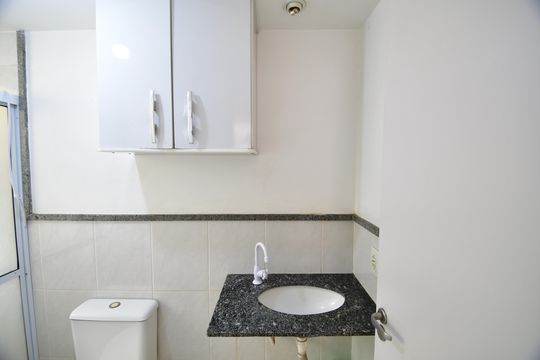 Banheiro de apartamento à venda com 2 quartos, 56m² em Vila Joao Jorge, Campinas