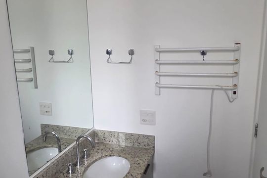 Banheiro de apartamento para alugar com 2 quartos, 56m² em Santa Cecilia, São Paulo