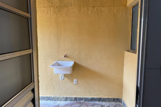 Área de Serviço de casa de condomínio para alugar com 2 quartos, 75m² em Jardim Jacinto, Jacareí