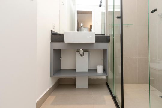 Banheiro da Varanda de kitnet/studio para alugar com 1 quarto, 17m² em Santo Amaro, São Paulo