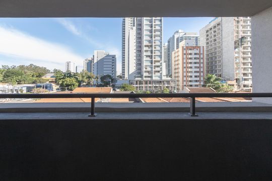 Varanda de kitnet/studio para alugar com 1 quarto, 17m² em Santo Amaro, São Paulo