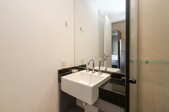 Banheiro da Varanda de kitnet/studio para alugar com 1 quarto, 17m² em Santo Amaro, São Paulo