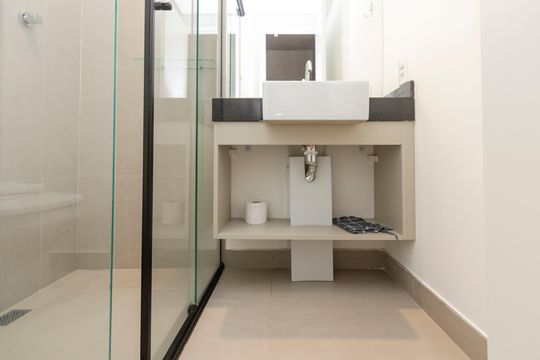 Banheiro de kitnet/studio para alugar com 1 quarto, 17m² em Santo Amaro, São Paulo