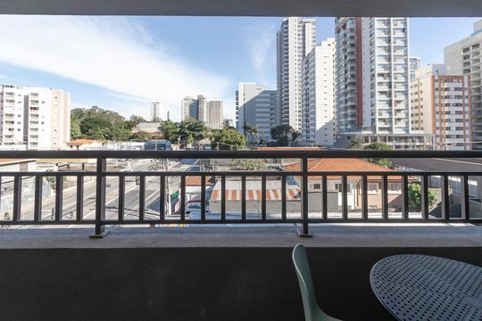 Varanda de kitnet/studio para alugar com 1 quarto, 17m² em Santo Amaro, São Paulo